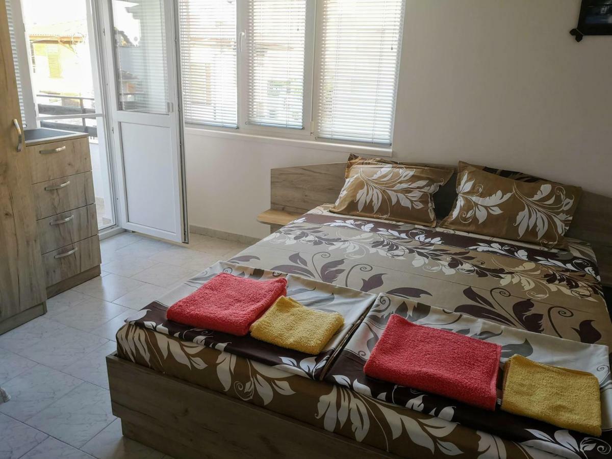Guestrooms Stoyanovi Chernomorets Ngoại thất bức ảnh