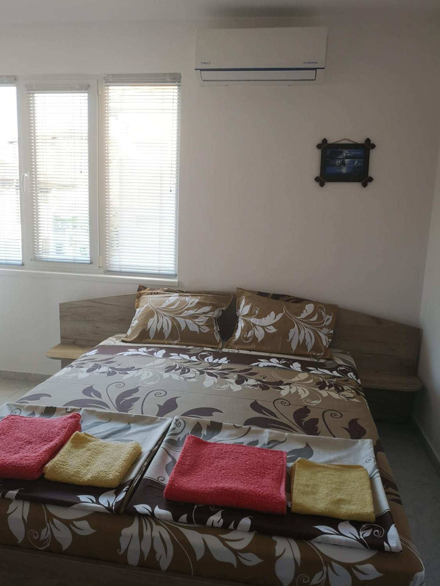 Guestrooms Stoyanovi Chernomorets Ngoại thất bức ảnh
