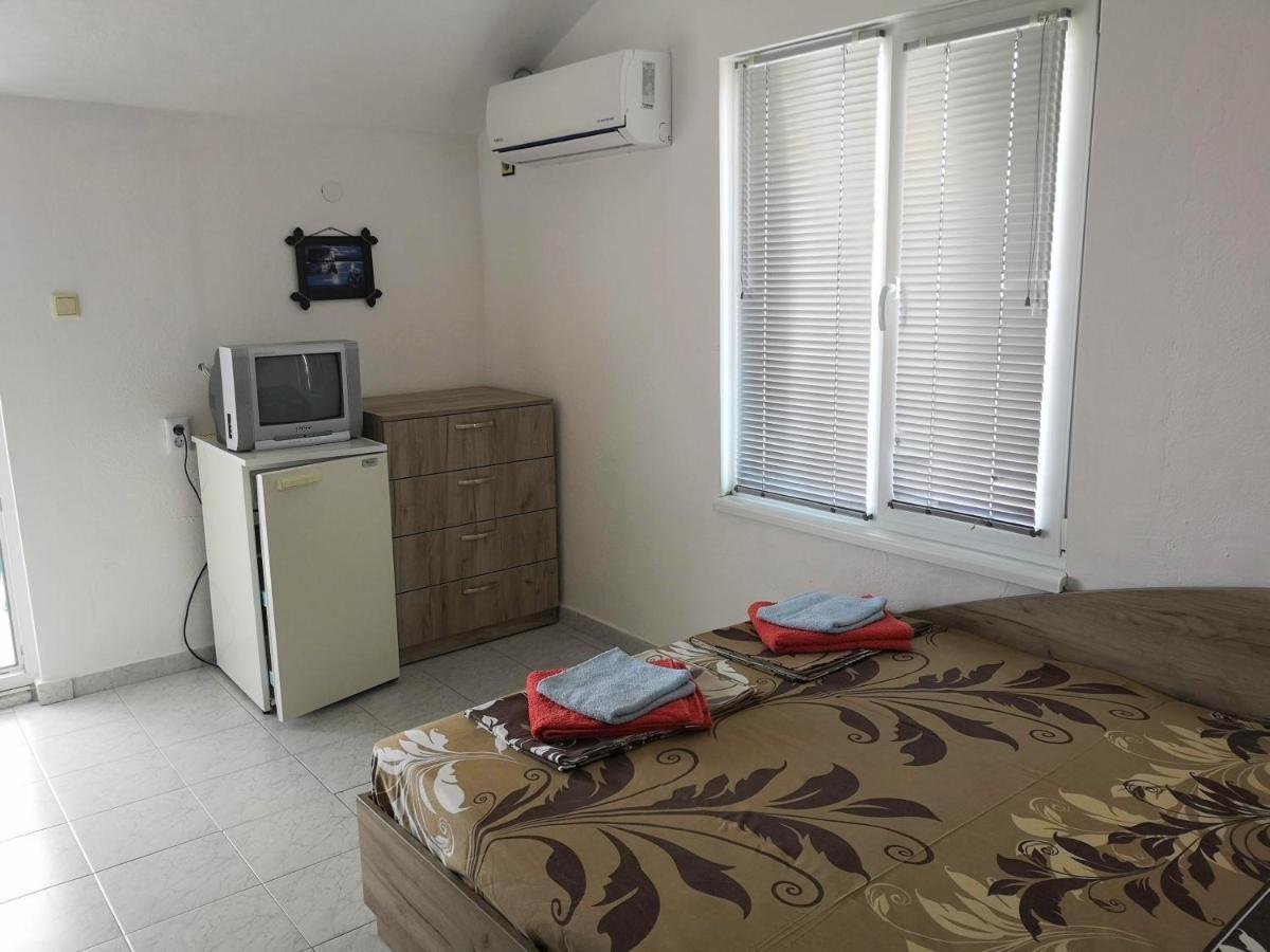 Guestrooms Stoyanovi Chernomorets Ngoại thất bức ảnh